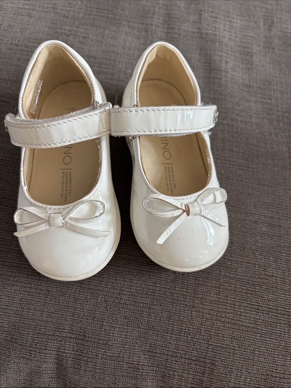 Naturino White Patent Mary Jane Shoes with Bows